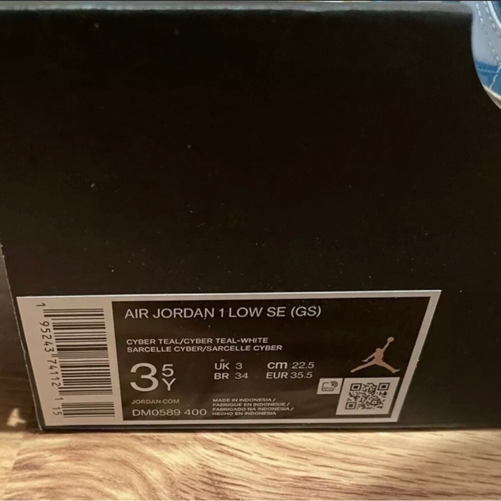 NWT Jordan 1 Low SE - Picture 5 of 9